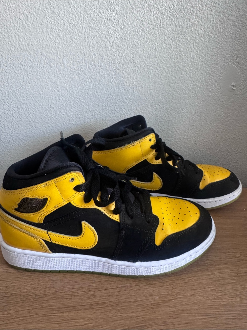 Boys’ Air Jordan 1 Mid Pollen Gs Nike Black & Yellow High-Top Sneakers Sz 6.5Y